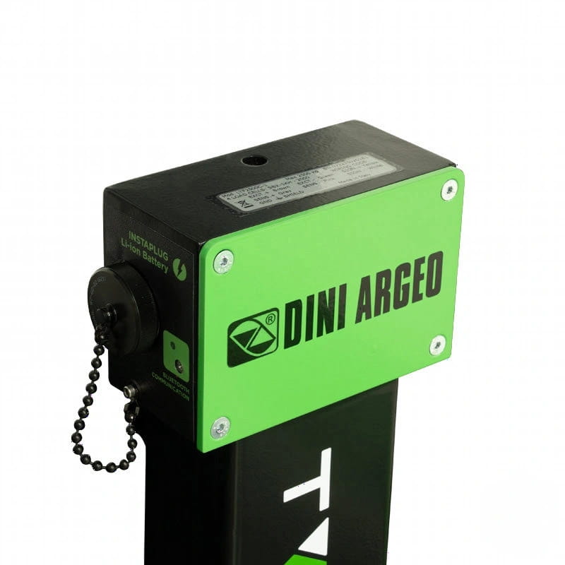 Green and black dini argeo instaplug lithium battery with a chain key