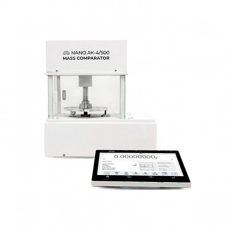 White nanoak-4/500 mass comparator with a transparent chamber and metallic central mechanism, accompanied by a touchscreen display unit